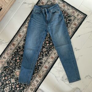 AE American Eagle HR Mom Jeans - 00